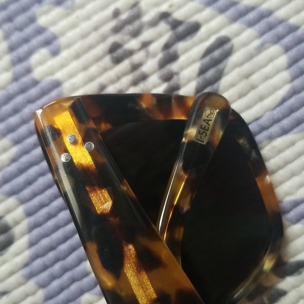I-SEA Tortoise Shell Sunglasses - Picture 8 of 14